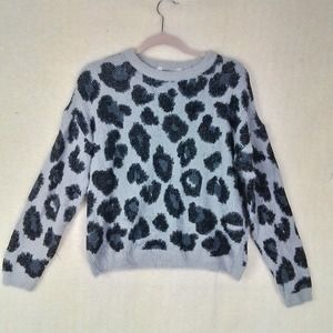 Soft, Fluffy, Crew Neck Knit Sweater Size Small in Gray, Black‎ Leopard Print